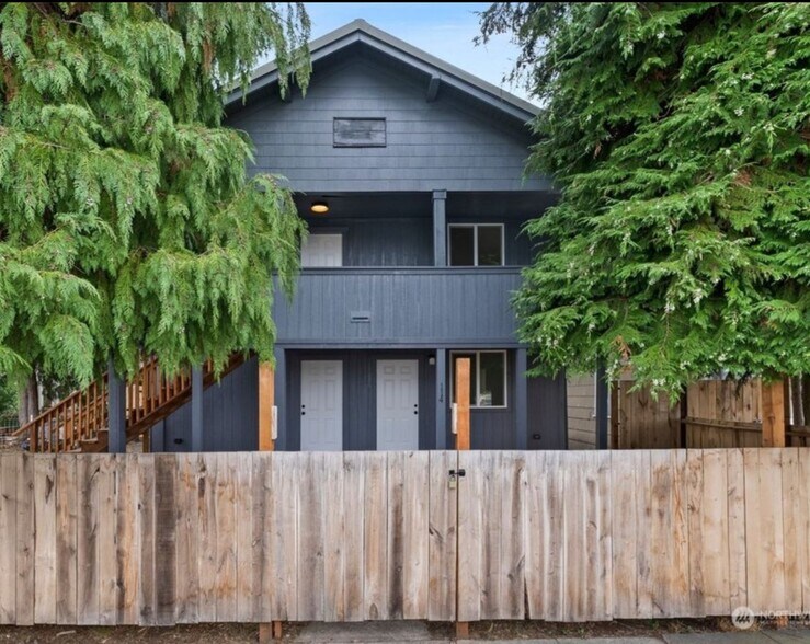 Building Photo - 114 N Gold St