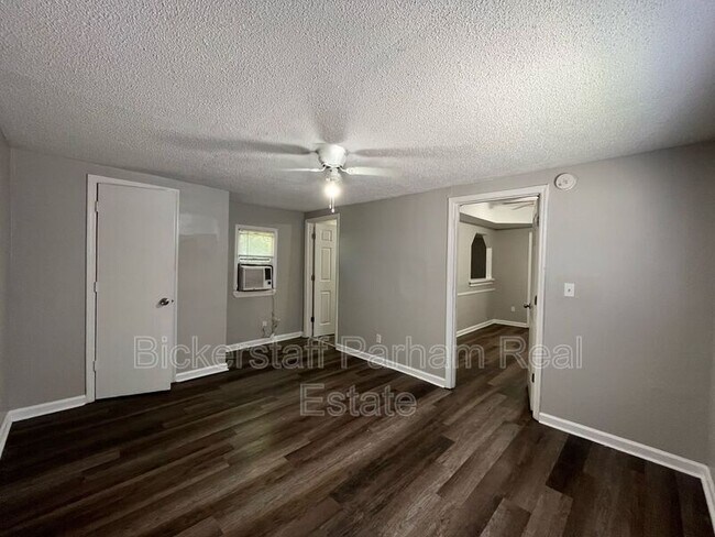 Building Photo - 826 Winston Rd