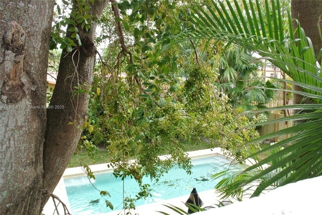 Building Photo - 5835 La Gorce Dr