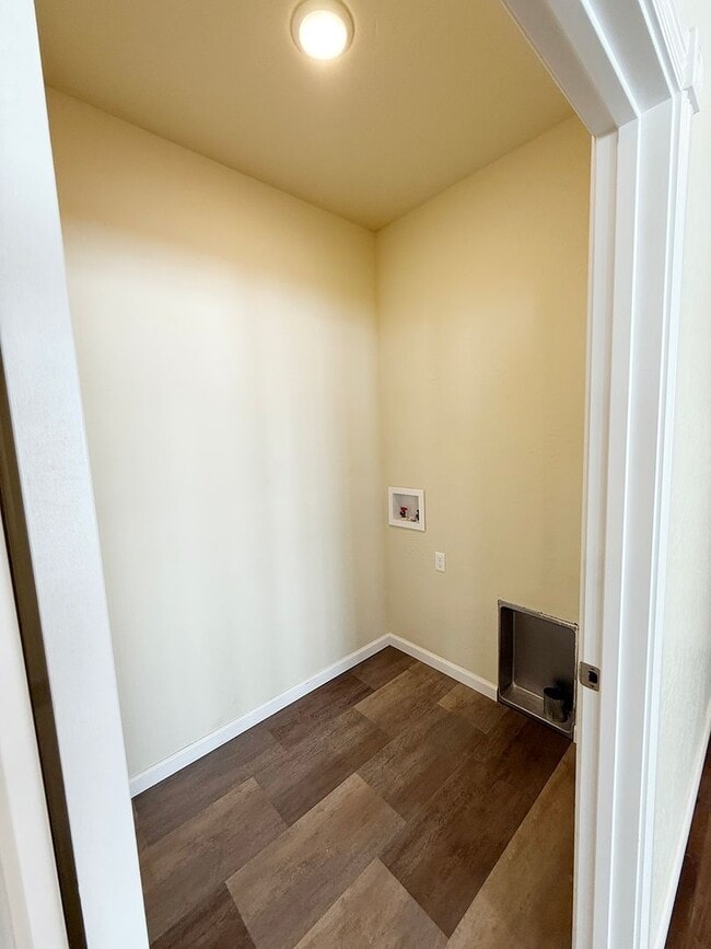 Building Photo - Sigle Family in East Valley