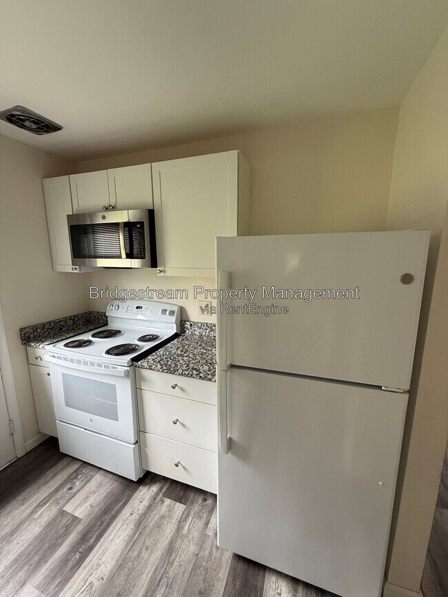 Building Photo - 4352 Sunray Rd