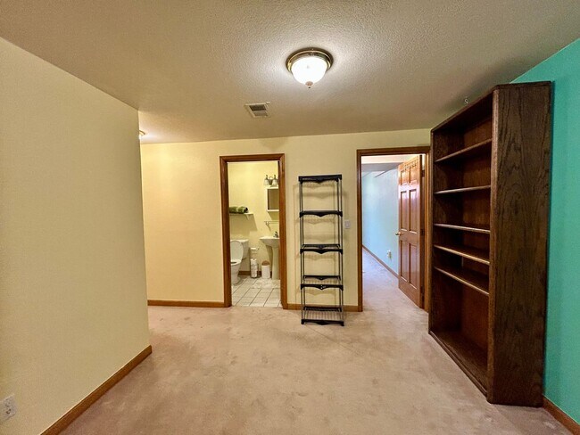 Building Photo - Spacious Garden-level Condo with Kitchenet...