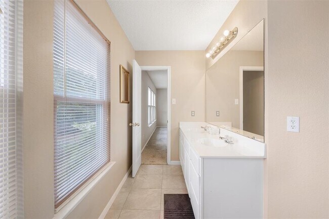 Building Photo - 2507 Byfield Dr