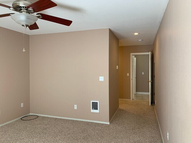 Building Photo - 2 Bed 2 Bath Summerwood Village Condo! Move In Special!