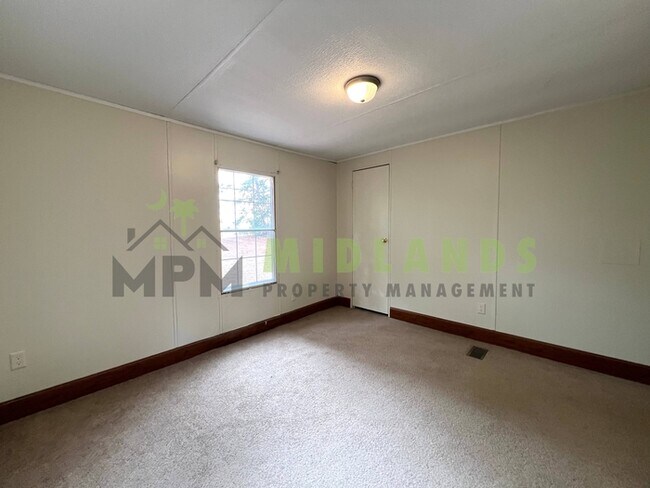 Building Photo - 575 Forts Pond Rd