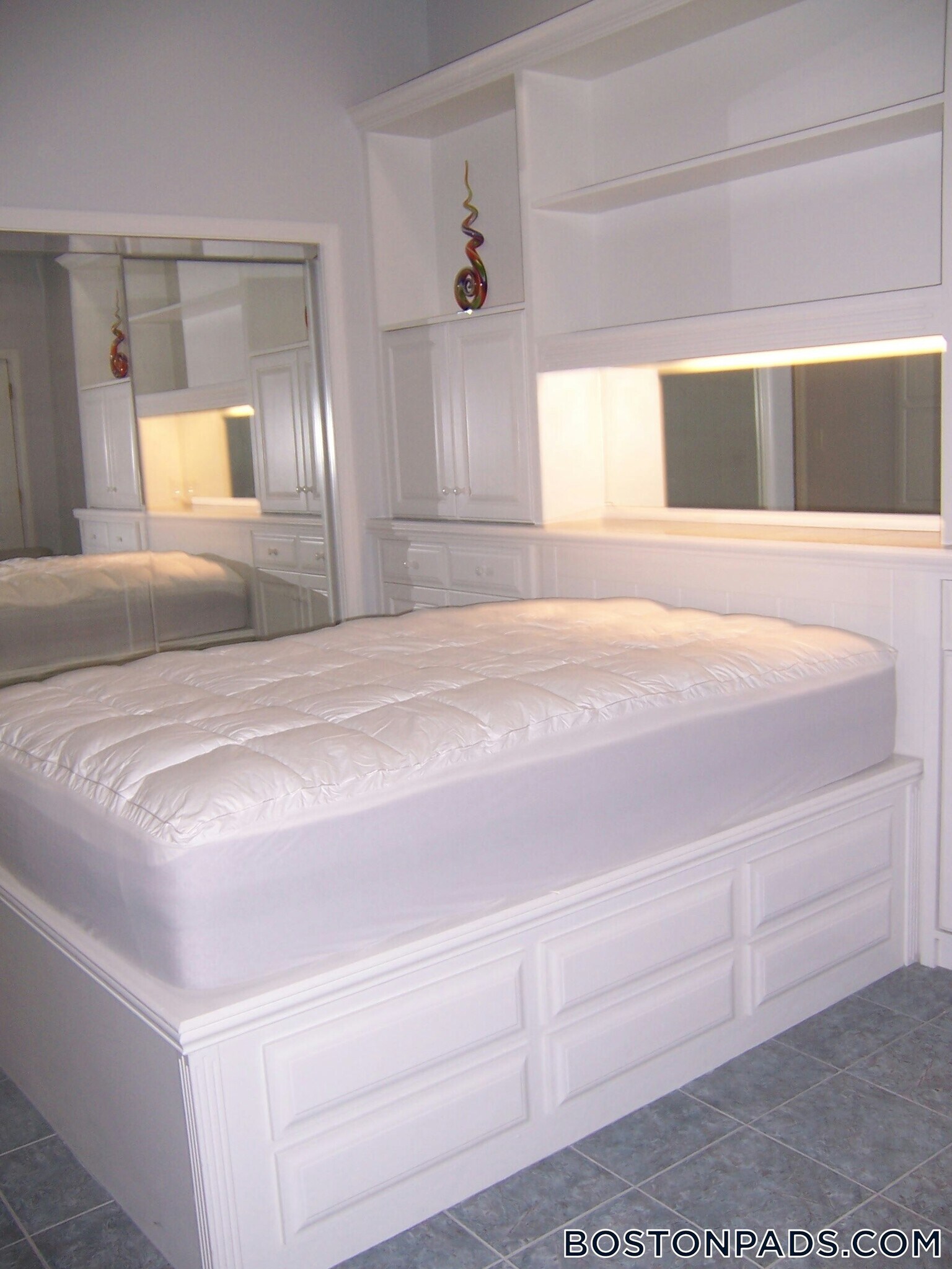 Building Photo - 188 Maverick St