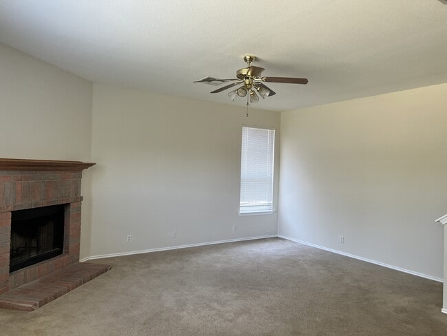 Building Photo - 14304 Sarah Ann Dr