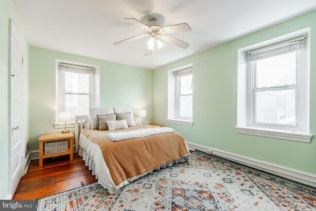 Building Photo - 452 Renfrew Ave