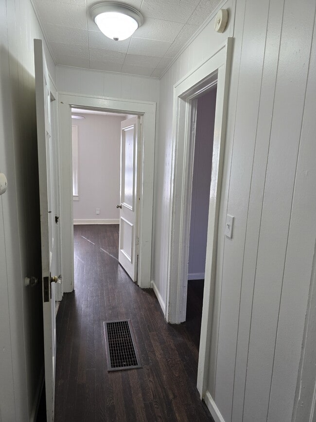 Building Photo - 11401 E 9th St S