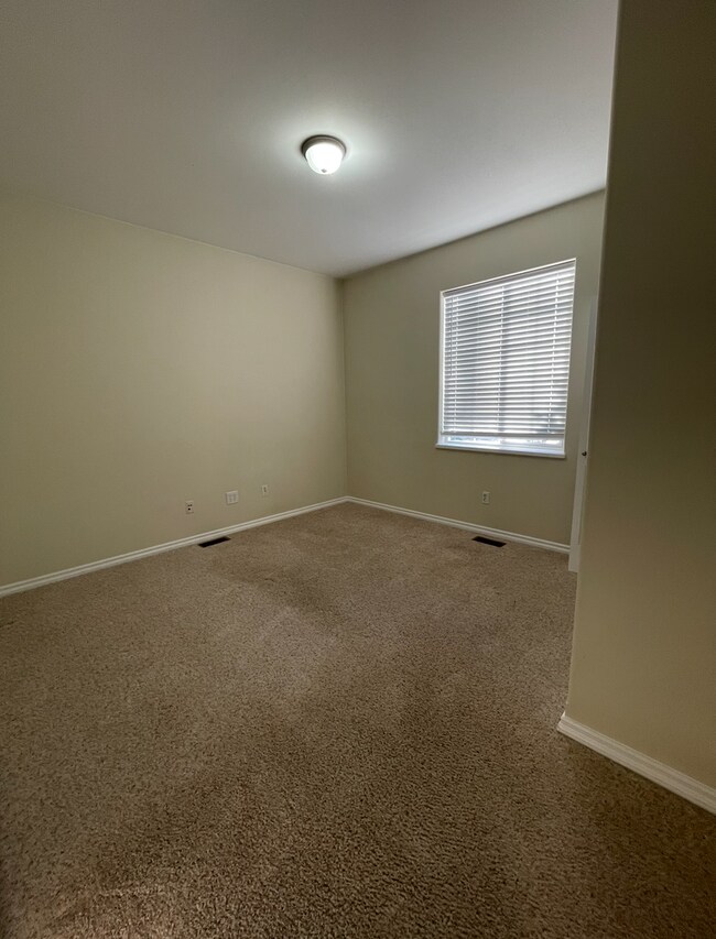 Building Photo - 6225 N Wildwood Dr