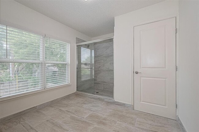 Building Photo - 3131 Double Lake Dr