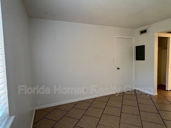 Building Photo - 2855 Winkler Ave