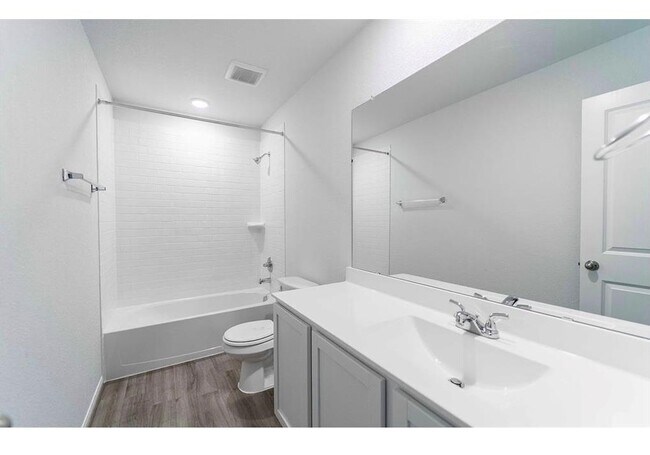 Building Photo - 201 LT Rusty Dr