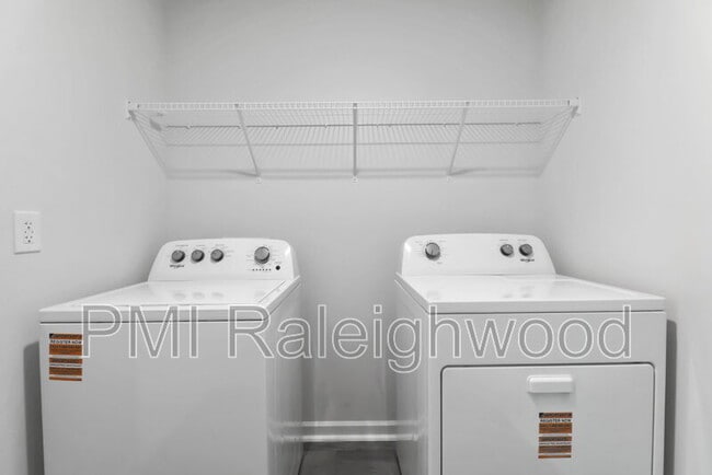 Building Photo - 258 Palm Dr