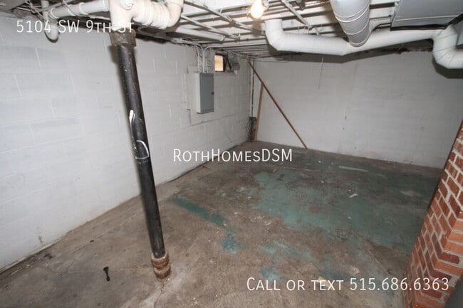 Building Photo - 5104 SW 9th St