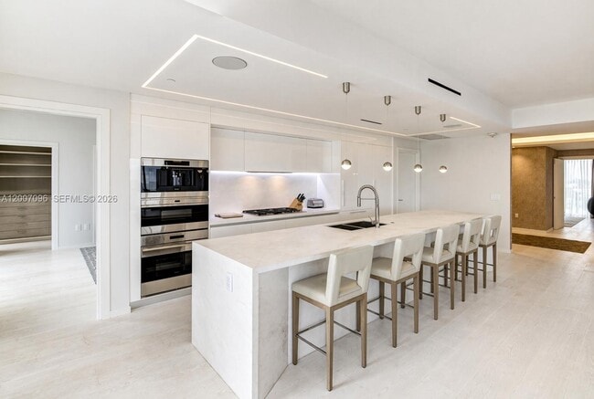 Building Photo - 1 Collins Ave