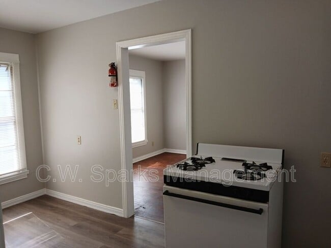 Building Photo - 2909 W Clarendon Dr