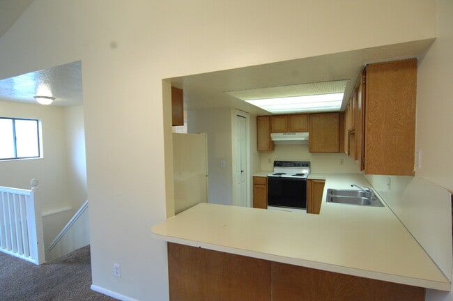 Building Photo - Great 4 Bedroom Now Available