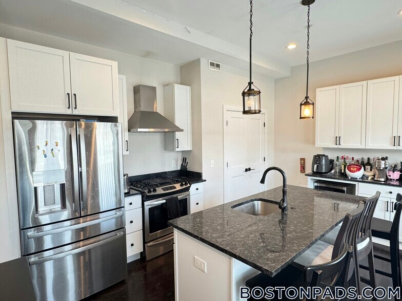 Building Photo - 1 Cedar St