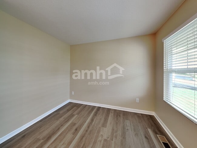 Building Photo - 9073 Bunker Hill Way