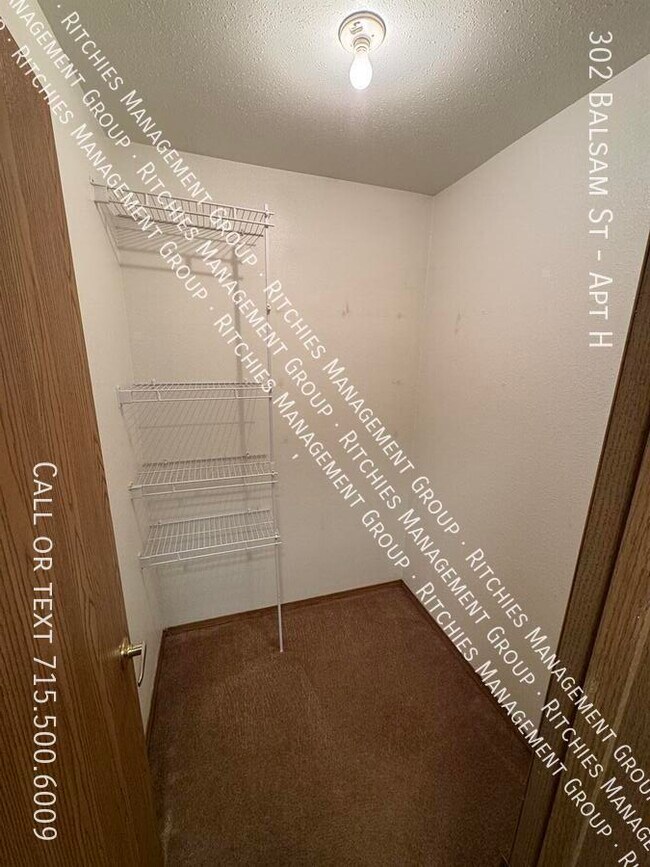 Building Photo - 302 Balsam St