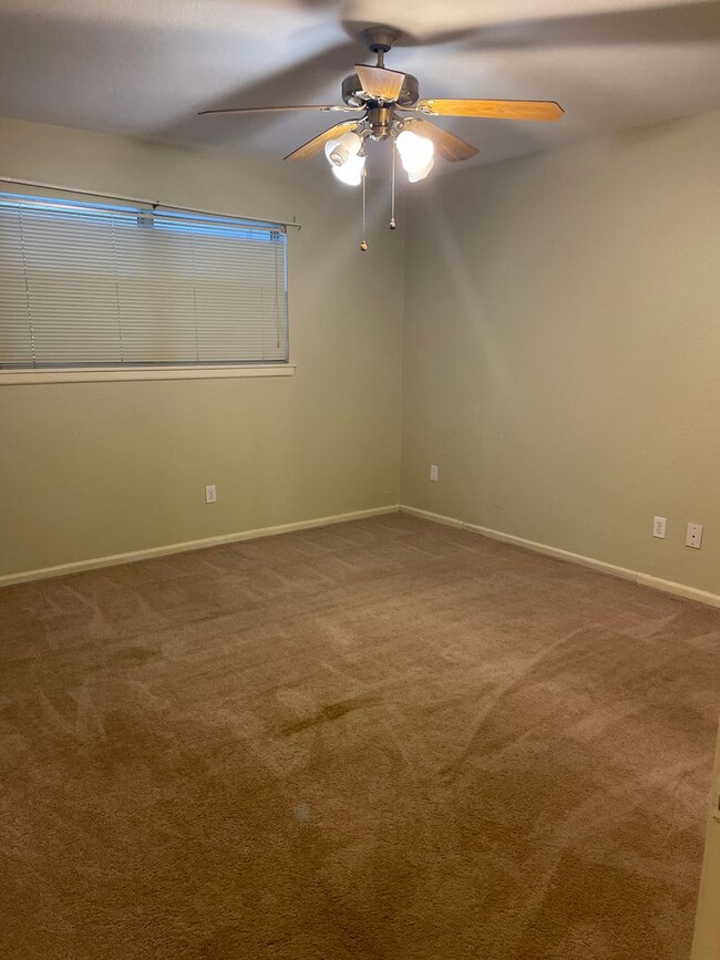 Building Photo - 2 bedroom duplex!  2 bath, 2 car carport