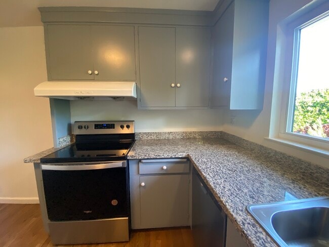 Building Photo - 2101 Trousdale Dr