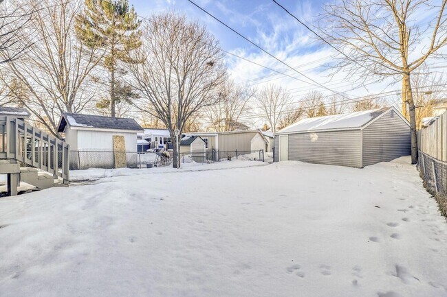 Building Photo - 2939 Russell Ave N