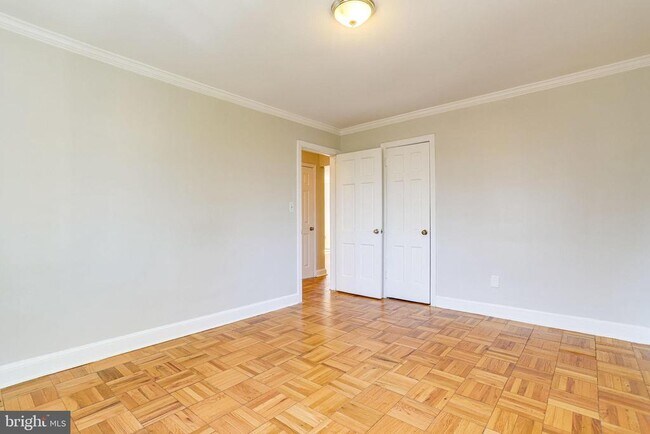 Building Photo - 1716 W Abingdon Dr