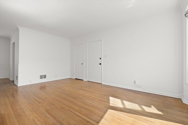 Building Photo - 3314 Rowena Ave