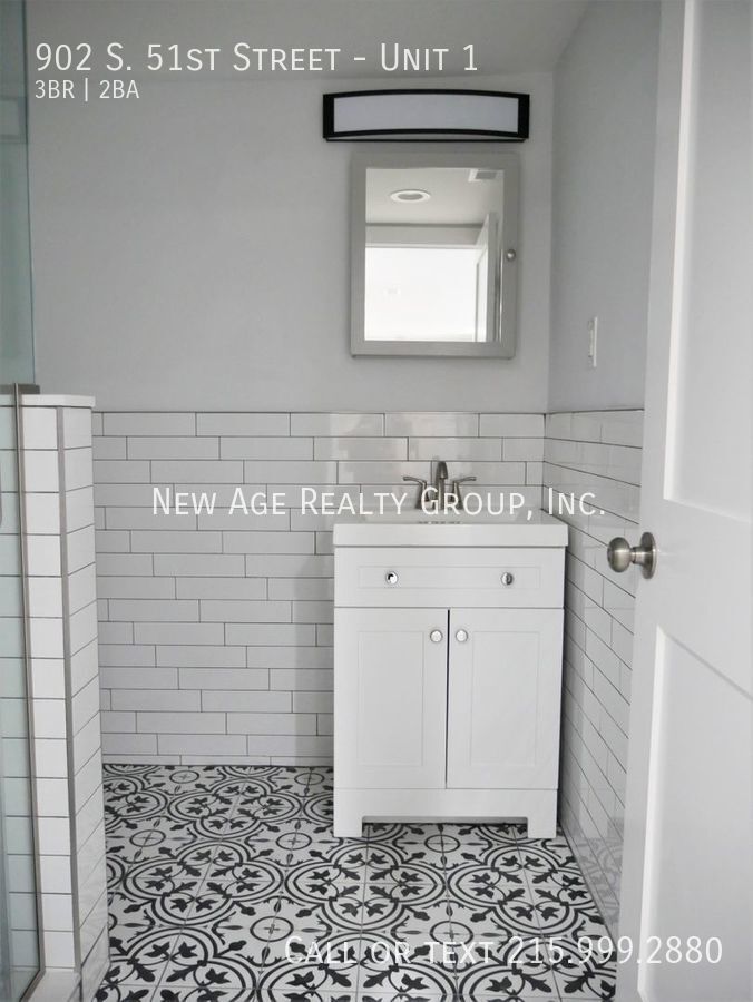 Building Photo - 902 S 51st St