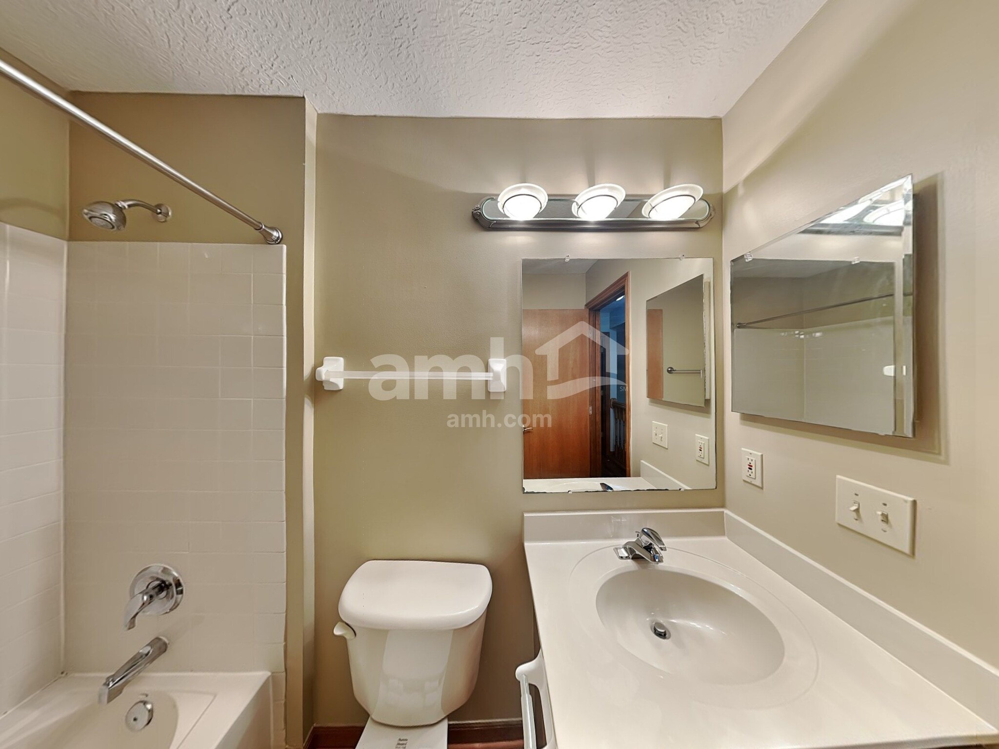 Building Photo - 5650 Winsor Woods Dr