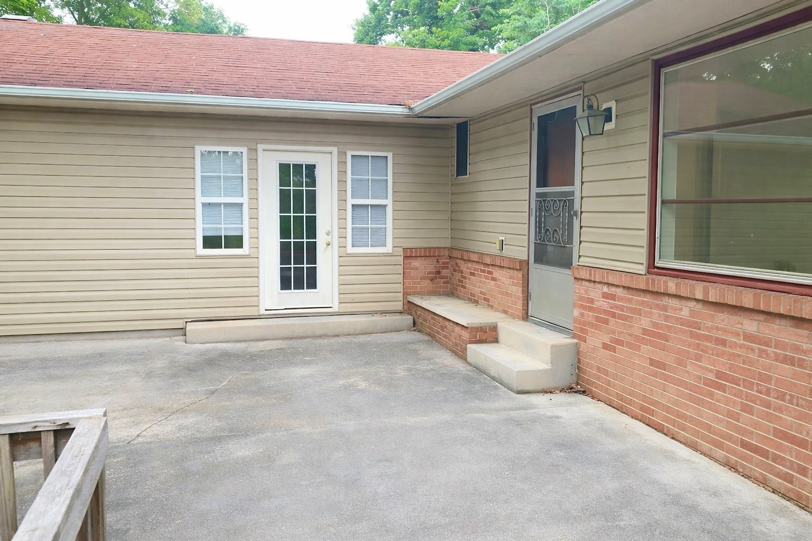 Building Photo - 1933 Fenwood Dr