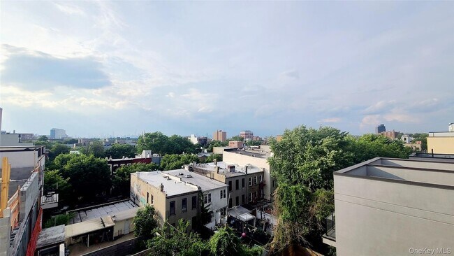 Building Photo - 499 Evergreen Ave