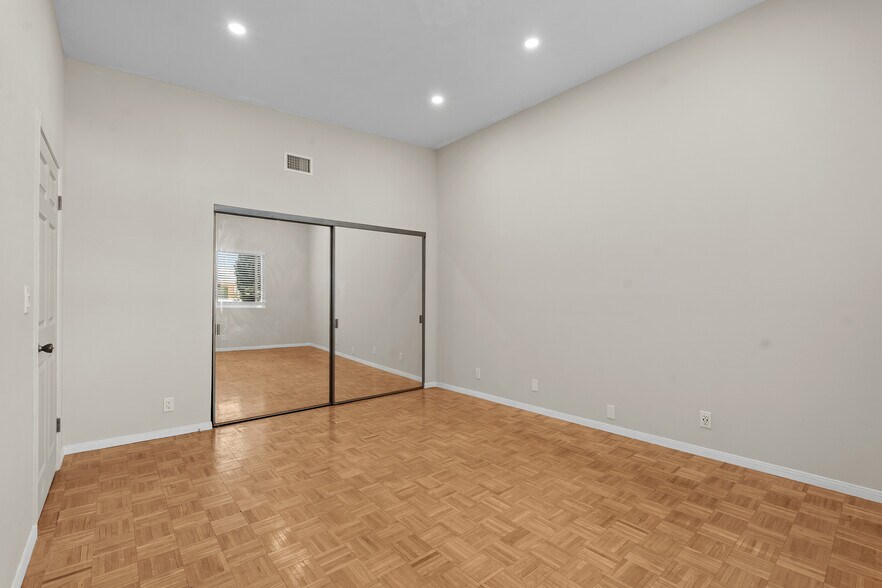 Building Photo - 1559 Winona Blvd