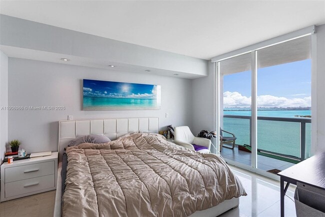 Building Photo - 1800 N Bayshore Dr