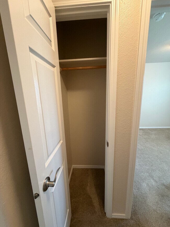 Building Photo - 108 NE Malad Ct