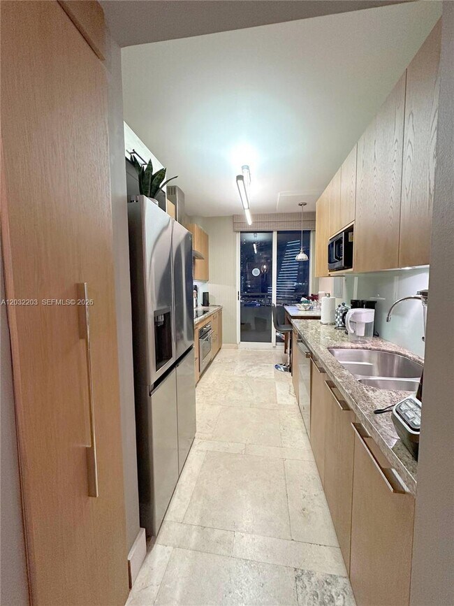 Building Photo - 888 Brickell Key Dr