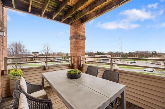 Virtually Staged - 301 Harbour Town Dr
