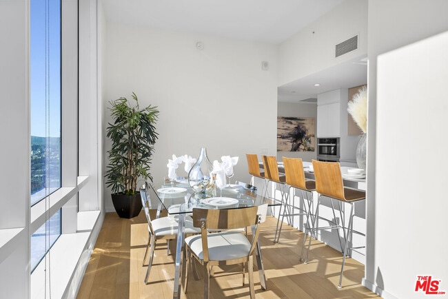 Building Photo - 877 Francisco St