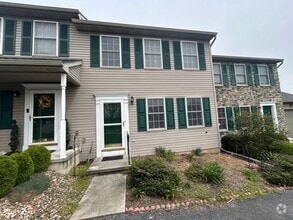 Building Photo - Updated Townhome