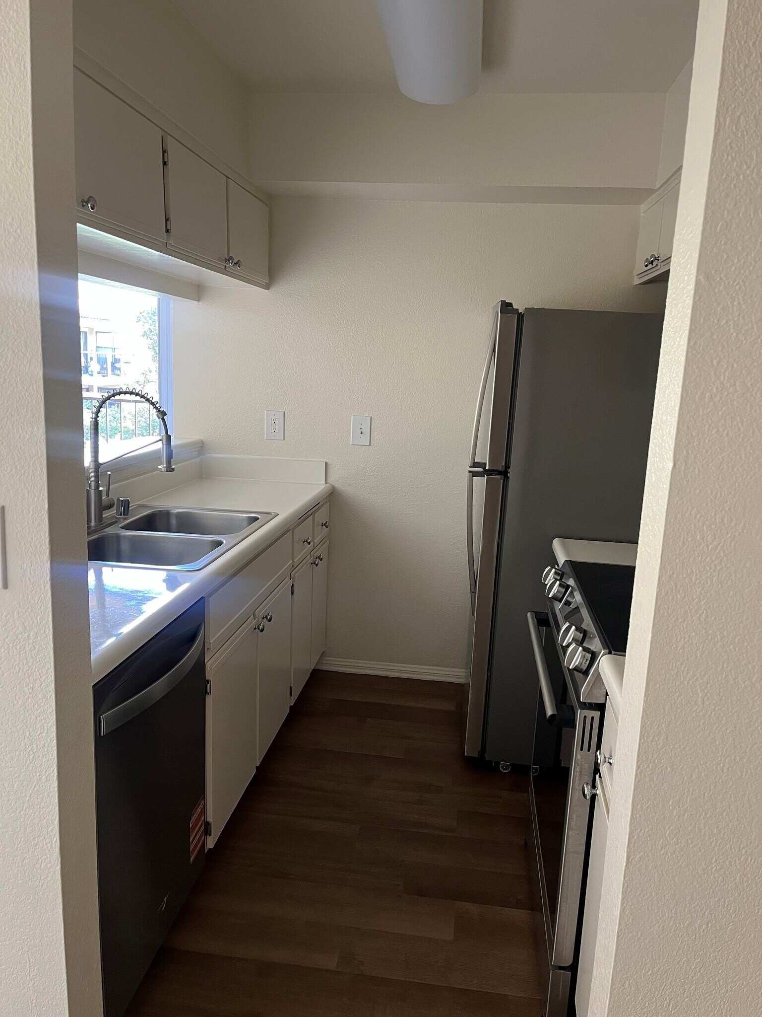 Building Photo - 10655 Lemon Ave