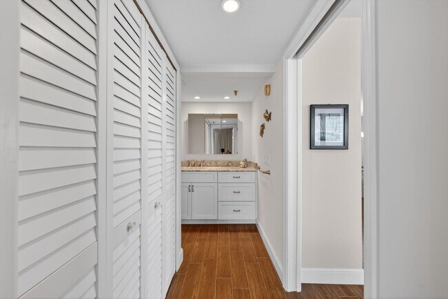 Building Photo - 9960 S Ocean Dr