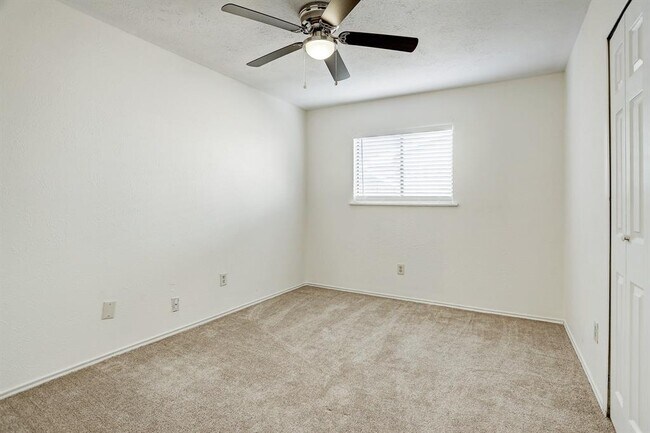 Building Photo - 24115 Anchor Ranch Dr