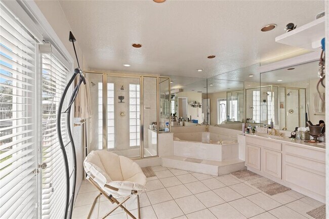 Building Photo - 2670 NE 47th St