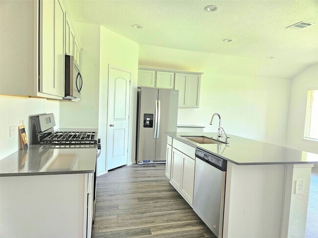 Building Photo - 5029 Almond Ter Dr