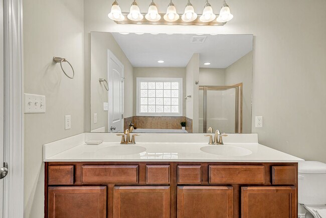 Building Photo - 293 Crossroads Store Dr