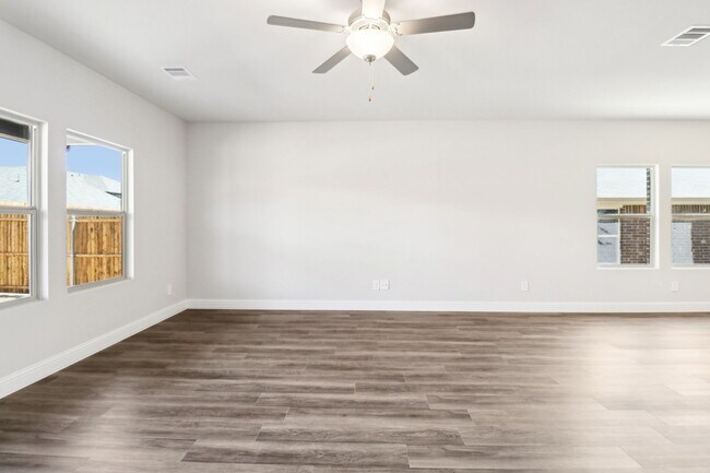 Building Photo - 2113 Gustavus Dr