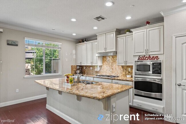 Building Photo - 5 br, 3.5 bath House - 5039 Osborne Circle...