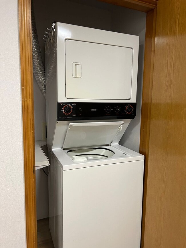 Building Photo - 4244 Wintergreen Cir